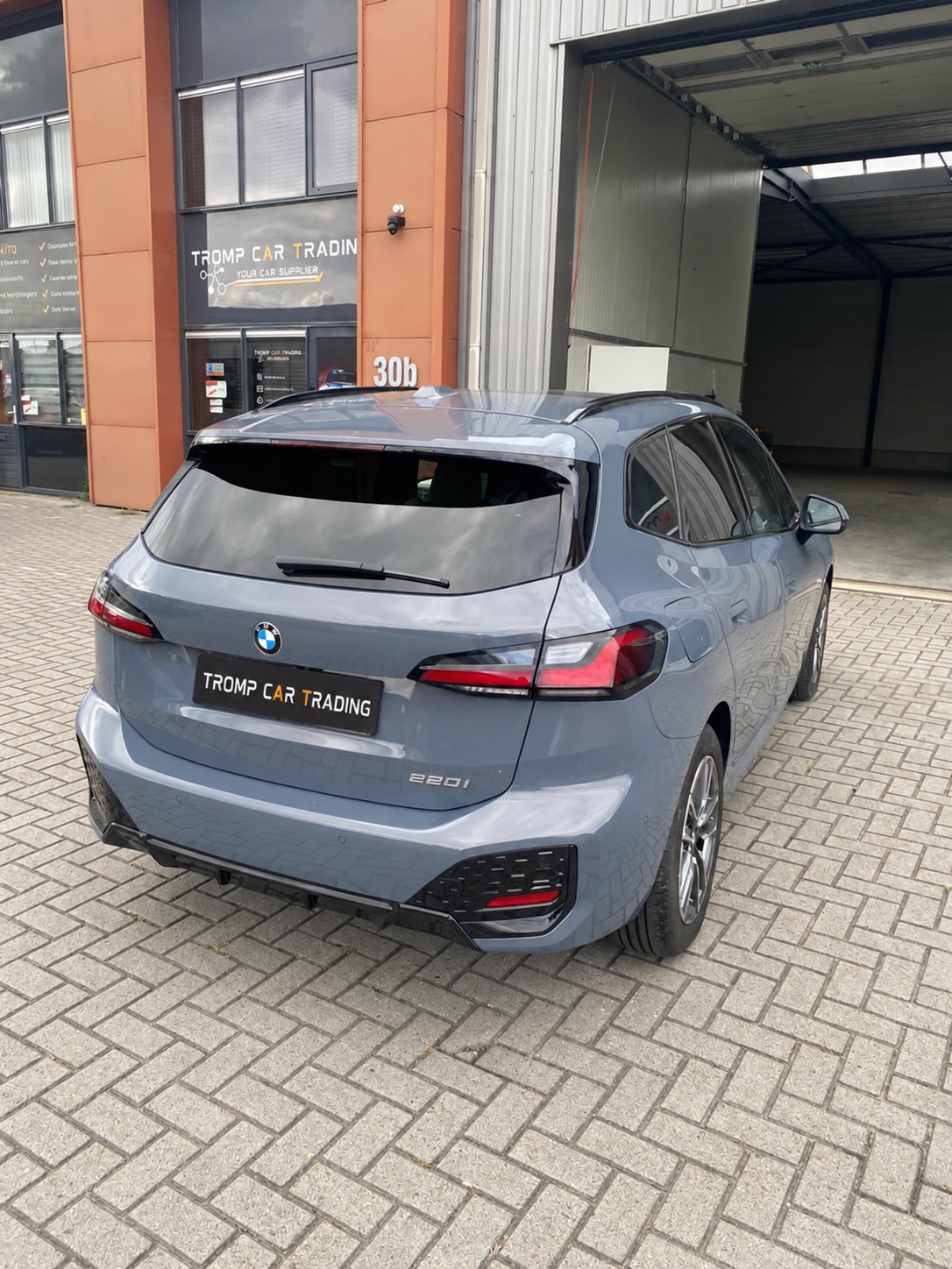 BMW 220i Active Tourer bij Tromp Car Trading in Oud-Gastel