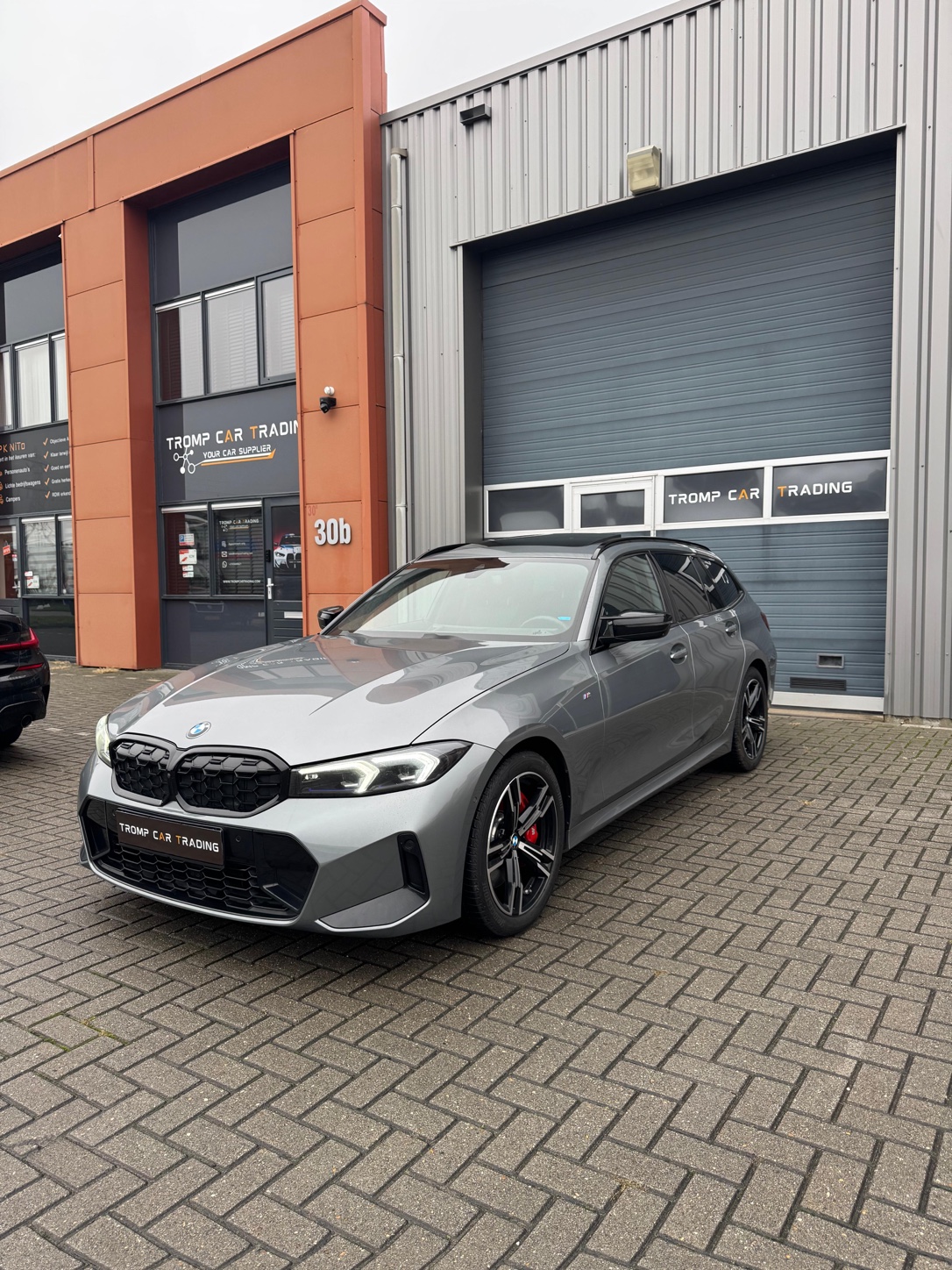 BMW M340i Touring bij Tromp Car Trading in Oud-Gastel