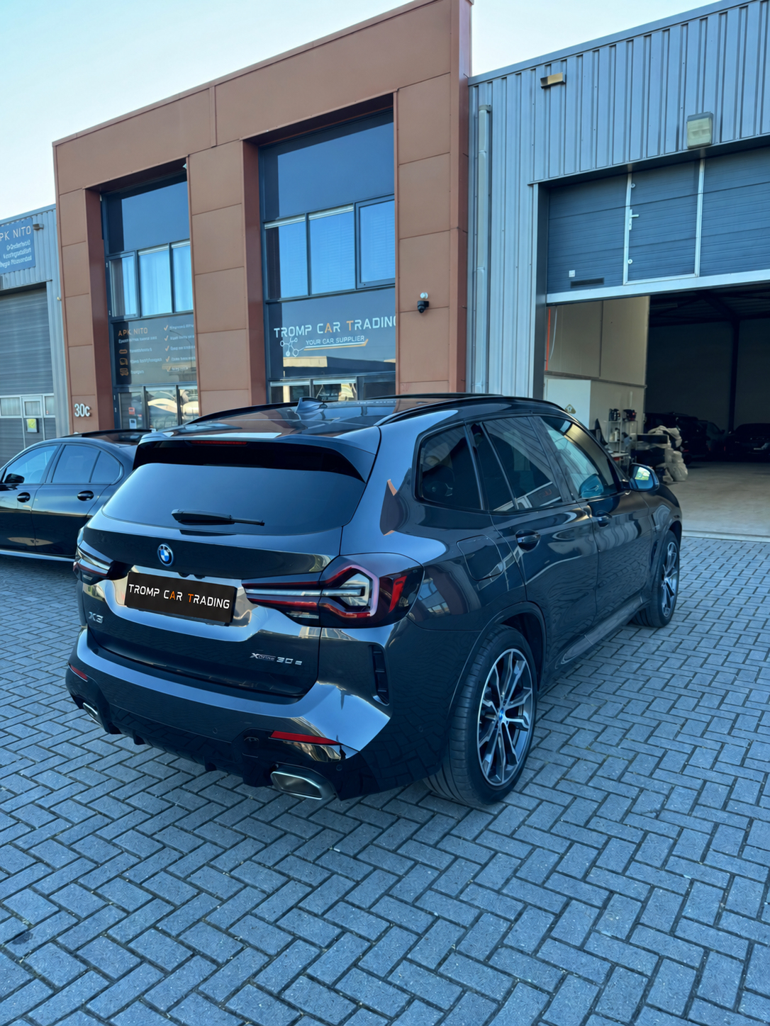 BMW X3 xDrive30e bij Tromp Car Trading in Oud-Gastel