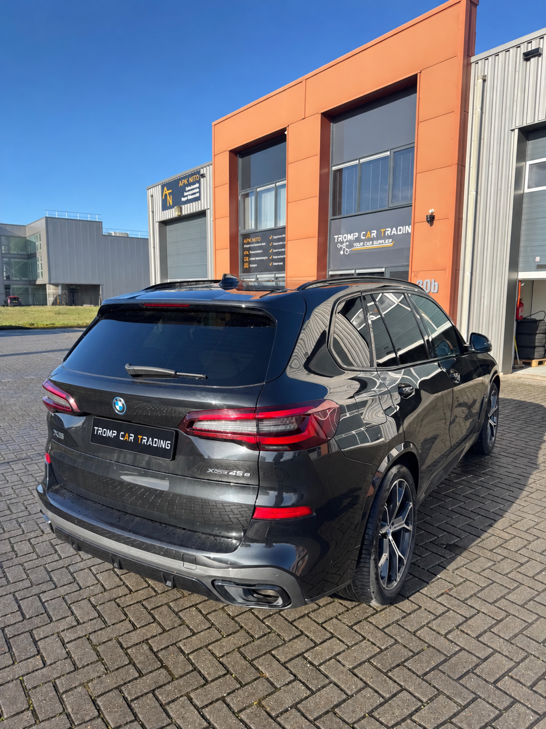 BMW X5 xDrive45e bij Tromp Car Trading in Oud-Gastel